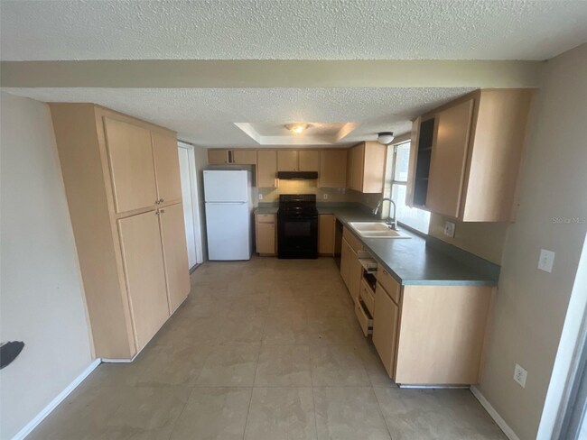 6646 Albemarle Pkwy in New Port Richey, FL - Building Photo - Building Photo