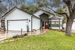 103 Silver Terrace in Universal City, TX - Building Photo