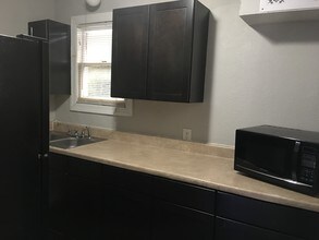 3113 Benelva Dr, Unit B in Austin, TX - Building Photo - Building Photo