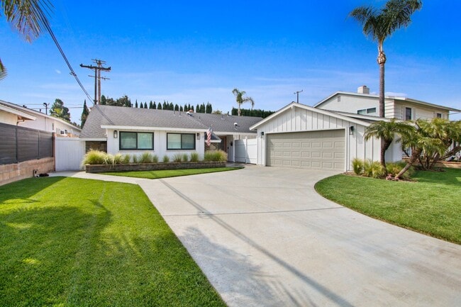 1833 Pitcairn Dr in Costa Mesa, CA - Building Photo - Building Photo