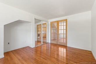 18 Glover Ave in Newtown, CT - Building Photo - Building Photo