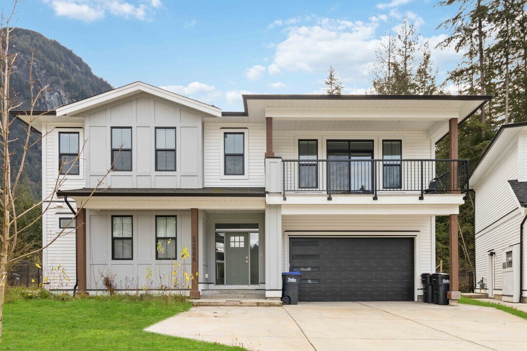 63886 Beech AvenueA in Hope, BC - Building Photo