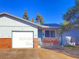 585 NW Walnut Blvd in Corvallis, OR - Building Photo