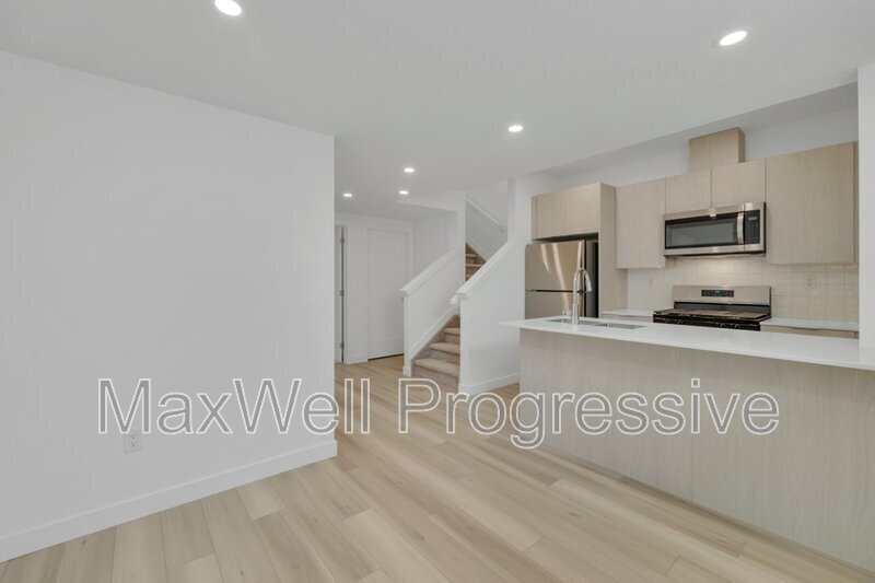 7724-7105 105 Ave NW in Edmonton, AB - Building Photo