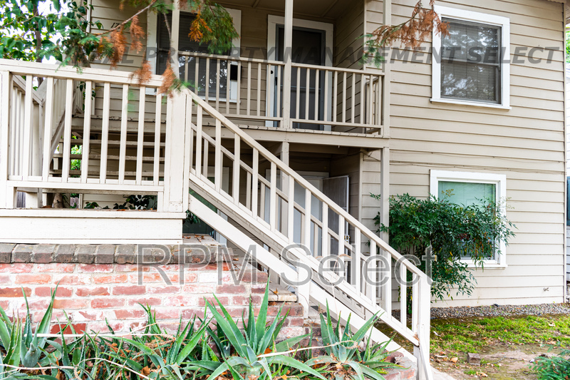 1708 Santa Ynez Way in Sacramento, CA - Foto de edificio