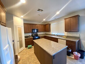 1886 Spring White Rd in Hemet, CA - Building Photo - Building Photo