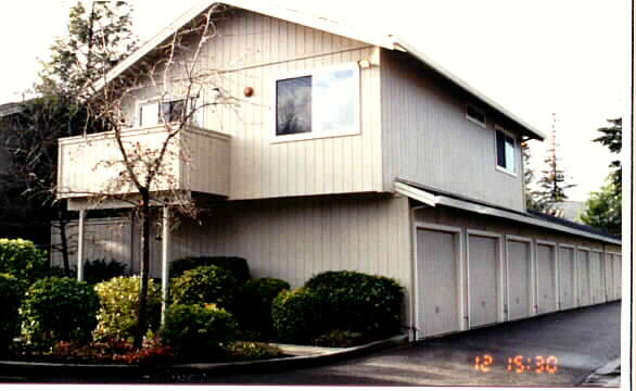 Meadow Oaks East Apartments in Santa Rosa, CA - Building Photo