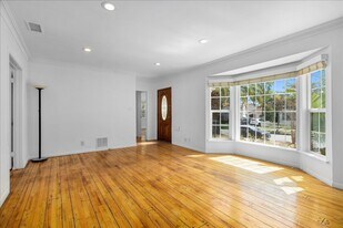 463 Crescent Dr in Beverly Hills, CA - Building Photo