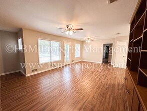 1608 Hill Ln in Waxahachie, TX - Building Photo - Building Photo