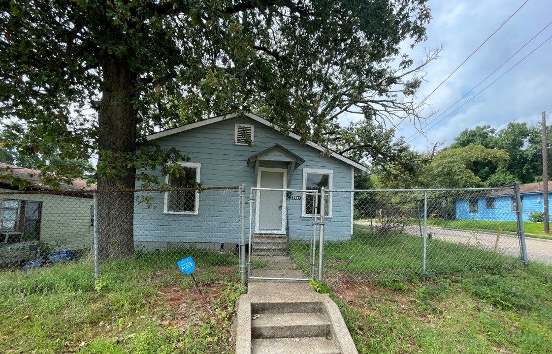 2861 W Jordan St in Shreveport, LA - Foto de edificio