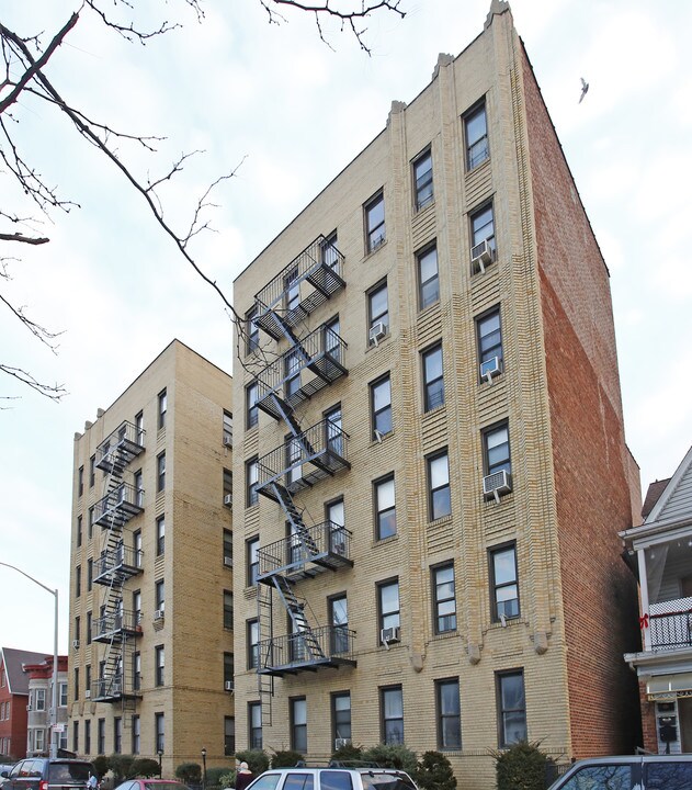 623 E 5th St in Brooklyn, NY - Building Photo