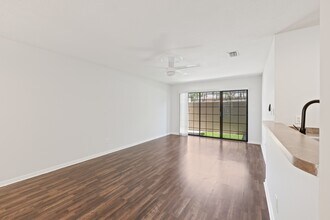 Park Villa in Tampa, FL - Building Photo - Building Photo