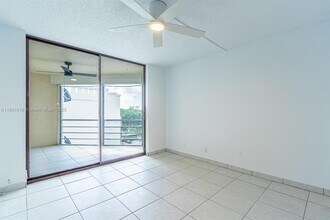 2821 N Miami Beach Blvd in North Miami Beach, FL - Building Photo - Building Photo
