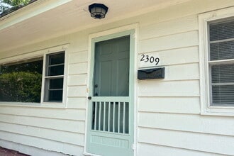 2309 Camellia Dr in Wilmington, NC - Foto de edificio - Building Photo