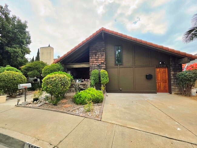 property at 1012 S Ynez Ave