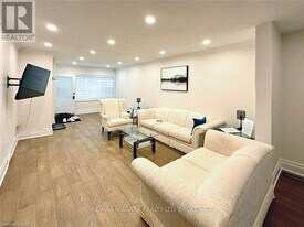 6422 Ker St in Niagara Falls, ON - Building Photo