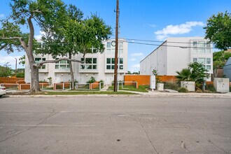 143 Catalpa Ave in San Antonio, TX - Building Photo - Building Photo