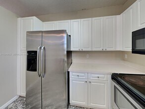 15106 NW 6th Ct in Pembroke Pines, FL - Building Photo - Building Photo