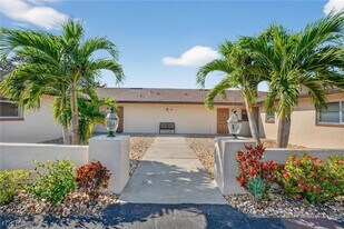 630-636 SE 13th Pl in Cape Coral, FL - Building Photo