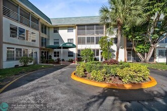 4990 E Sabal Palm Blvd in Tamarac, FL - Building Photo - Building Photo