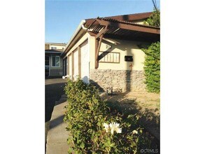 217 E Ivy Ave in Inglewood, CA - Building Photo - Building Photo