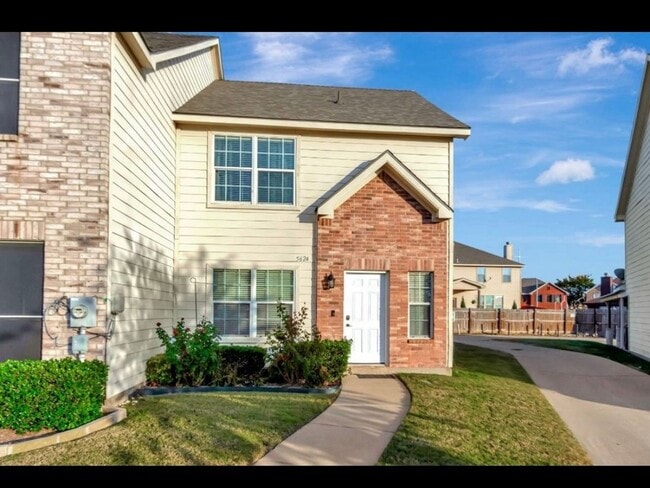 property at 5624 Giddyup Ln