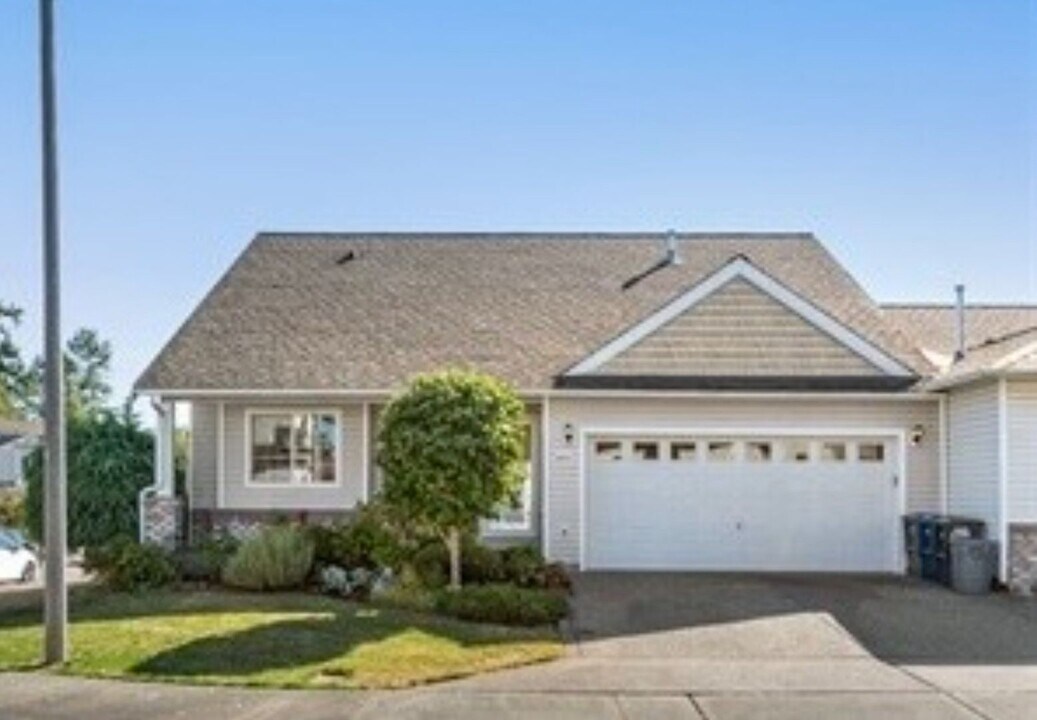 26712 19th Ave S in Des Moines, WA - Foto de edificio