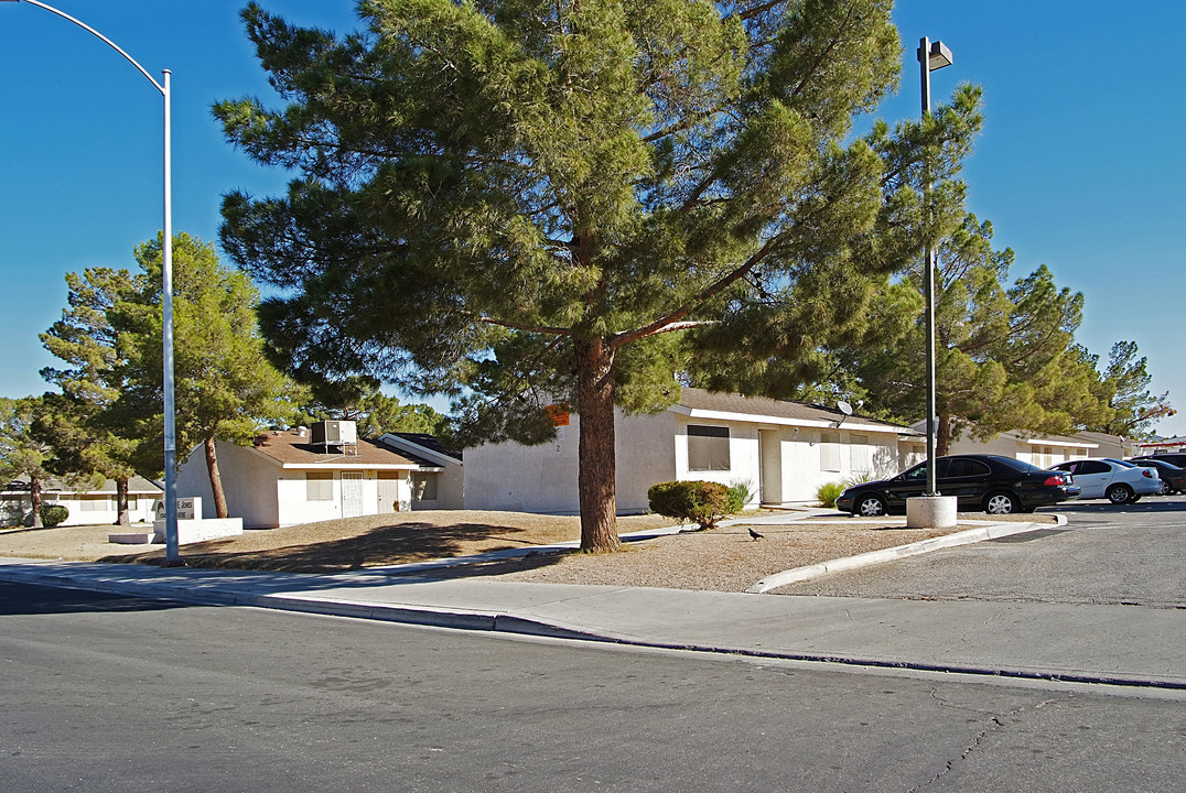 Jones Gardens in Las Vegas, NV - Building Photo