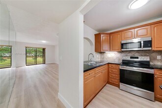 14847 SW 104th St in Miami, FL - Building Photo - Building Photo