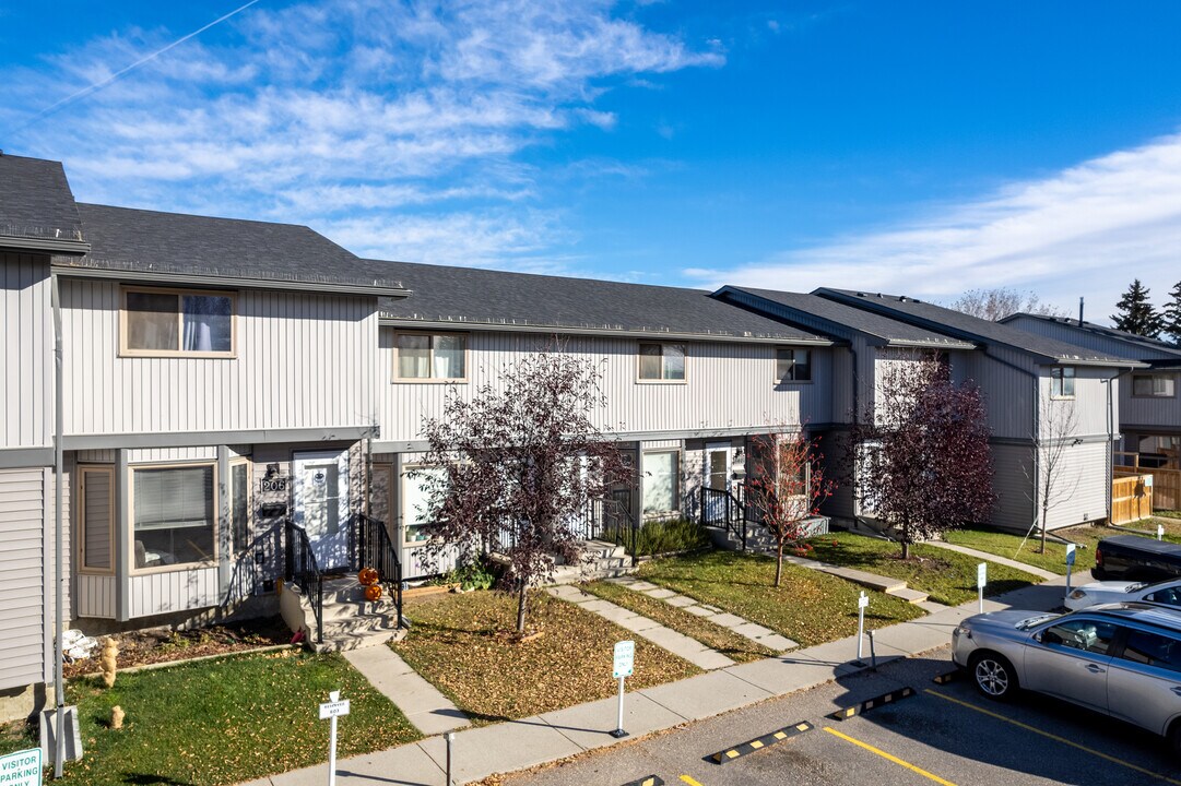 Hunter Estates in Calgary, AB - Building Photo