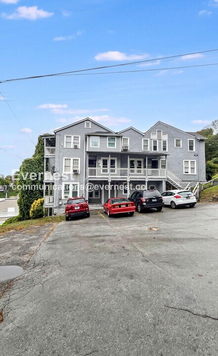 32 Woodlawn Dr in Chattanooga, TN - Building Photo