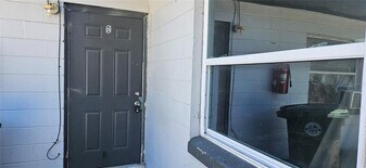 424 N Charles St in Daytona Beach, FL - Building Photo