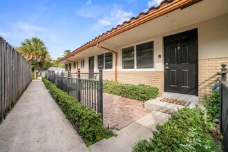 404 SE 16th St in Fort Lauderdale, FL - Foto de edificio - Building Photo