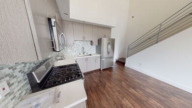 Lindblade Lofts in Los Angeles, CA - Building Photo - Interior Photo