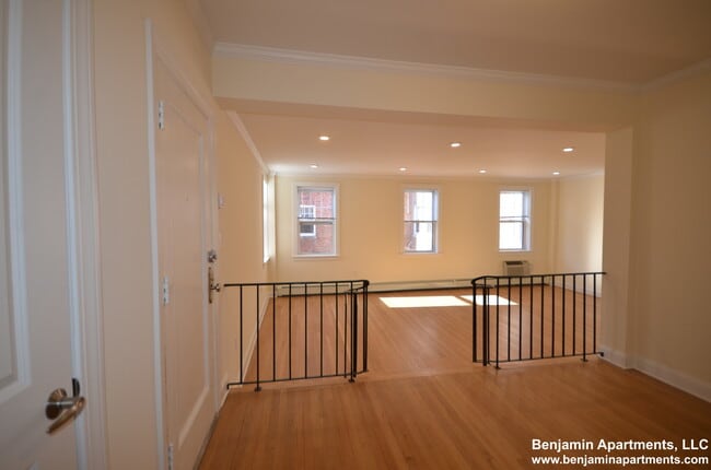 41 Auburn St, Unit 3 in Brookline, MA - Foto de edificio - Building Photo