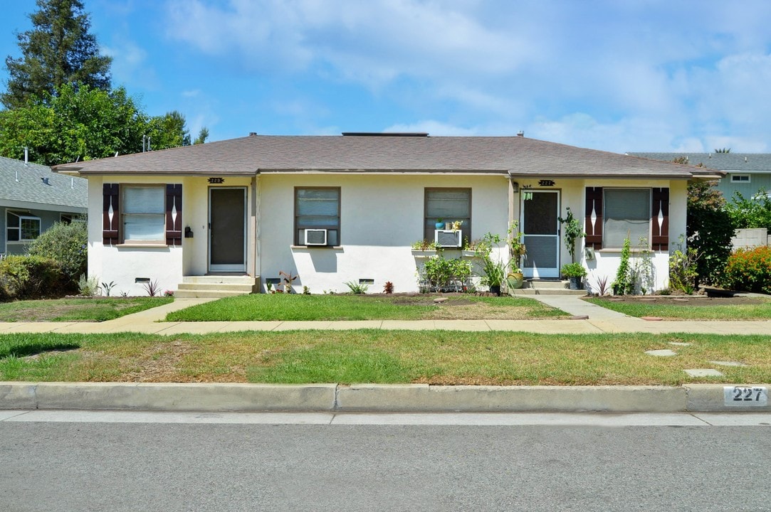 227 S Wabash Ave in Glendora, CA - Foto de edificio