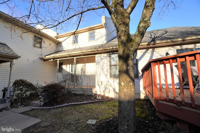 103 Bonnie Lark Ct in Chalfont, PA - Foto de edificio - Building Photo