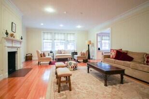 89 Pleasant St, Unit 3 in Brookline, MA - Building Photo