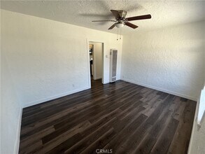 1702 W 60th St in Los Angeles, CA - Building Photo - Building Photo