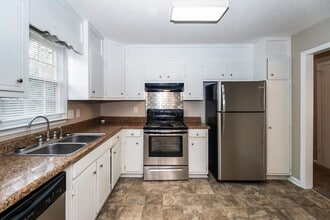 3711 Fox Trail Cir NW in Huntsville, AL - Building Photo - Building Photo