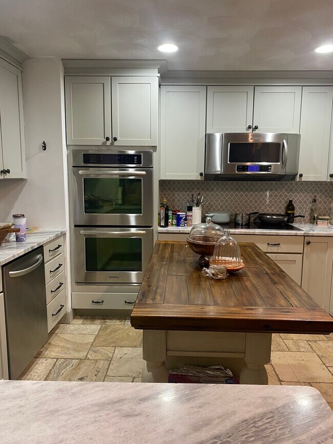 37 Hunters Crossing Dr Rentals in Coventry, RI