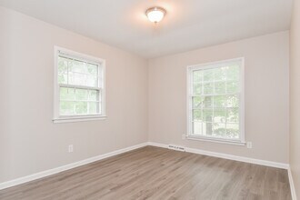 2425 New Orleans St in Greensboro, NC - Building Photo - Building Photo