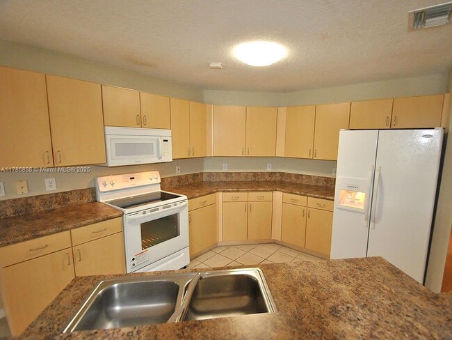 11970 Donlin Dr in Wellington, FL - Foto de edificio - Building Photo