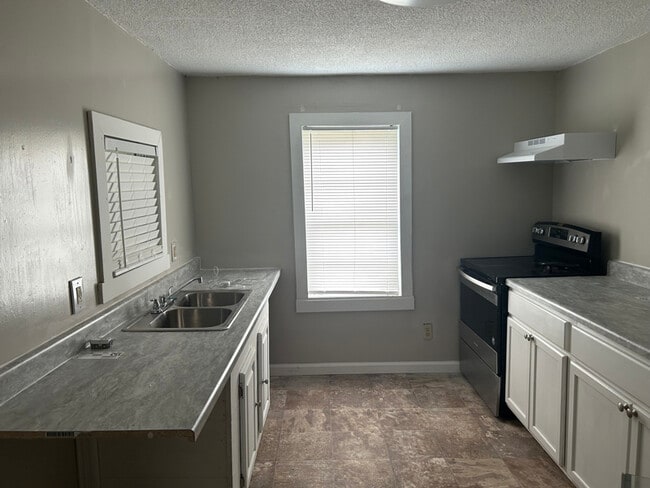 132 Thompson St in Sylvania, GA - Building Photo - Building Photo