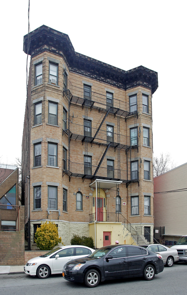 142 Woodworth Ave in Yonkers, NY - Building Photo - Building Photo