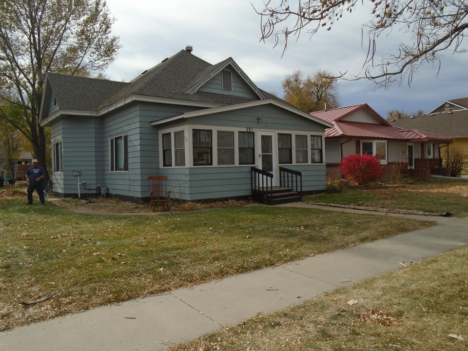 221 Walnut St in Windsor, CO - Building Photo