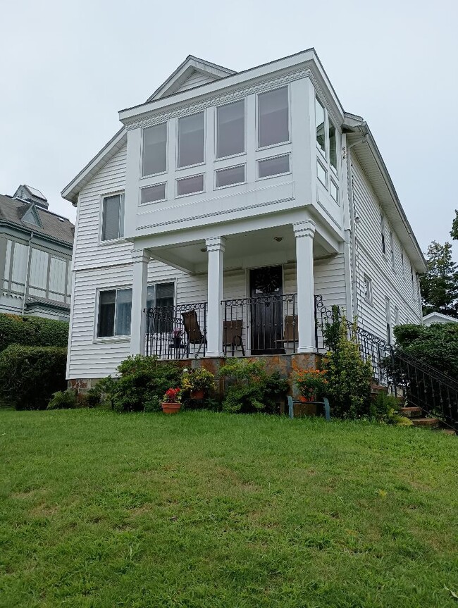 836 Belmont St, Unit 1