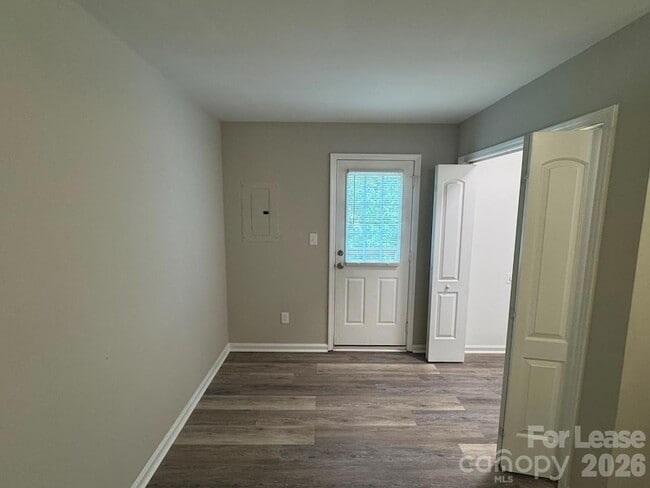 320 Hamilton Dr NE in Concord, NC - Foto de edificio - Building Photo