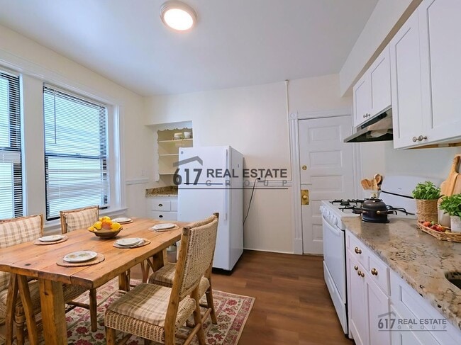885 Massachusetts Ave in Cambridge, MA - Building Photo - Building Photo