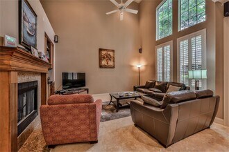 1005 Memorial Village Dr in Houston, TX - Building Photo - Building Photo